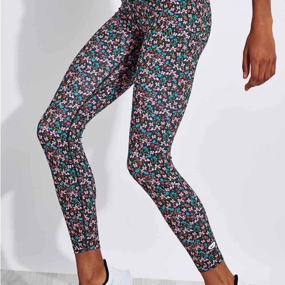 Nike One Floral Ankle Leggings DryFit Pink Blue Black Size S Workout - Picture 2 of 7